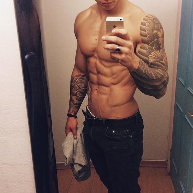 decisivo:  Insta @decisivo follow back ♡😘