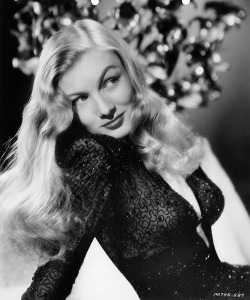  Veronica Lake / publicity photo for Paramount,