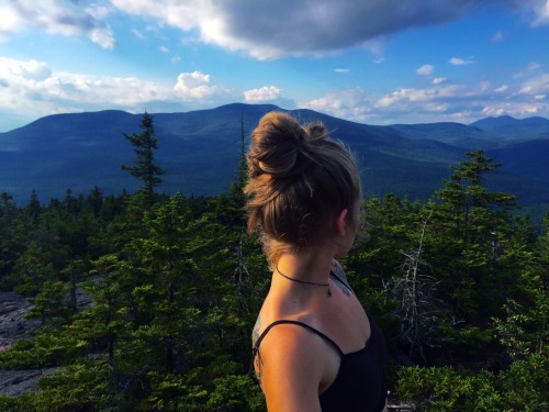 nohcavyendys:  Hiking is good for your soul… And your body