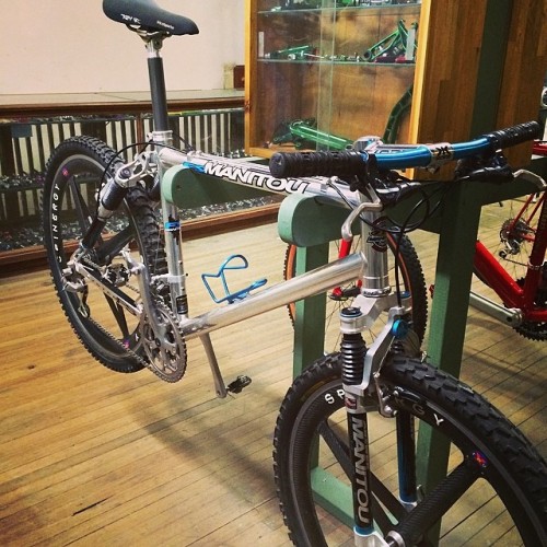 grumpy-bike: Manitou フルサスペンション。スゴイですね〜。 (Museum of Mountain Bike Art & Technology)