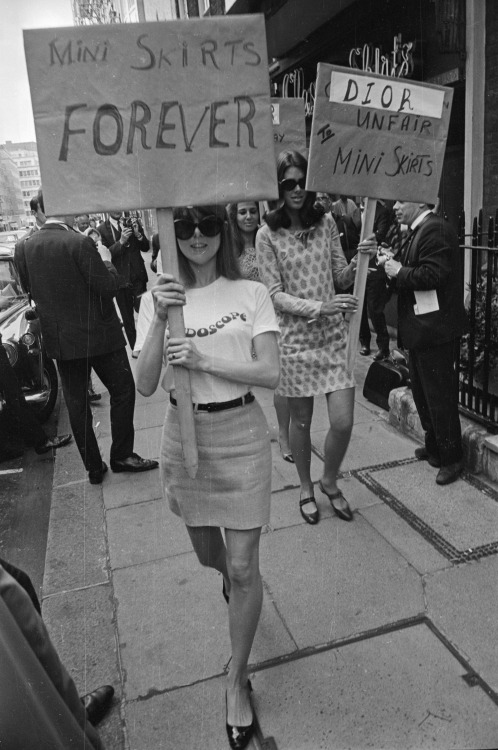 huffpoststyle:  The Miniskirt: A controversial history Photos from Getty Images