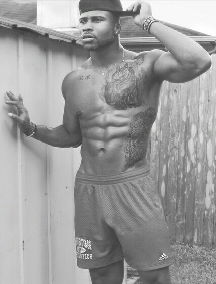 dominicanblackboy:Sexy gorgeous thick muscle hunk Cj Jones!😍😍😍😍😍