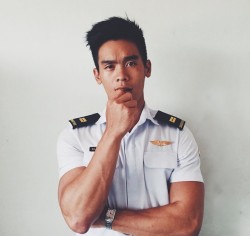 merlionboys:  Midweek Military Boyfriend. http://merlionboys.tumblr.com/ 