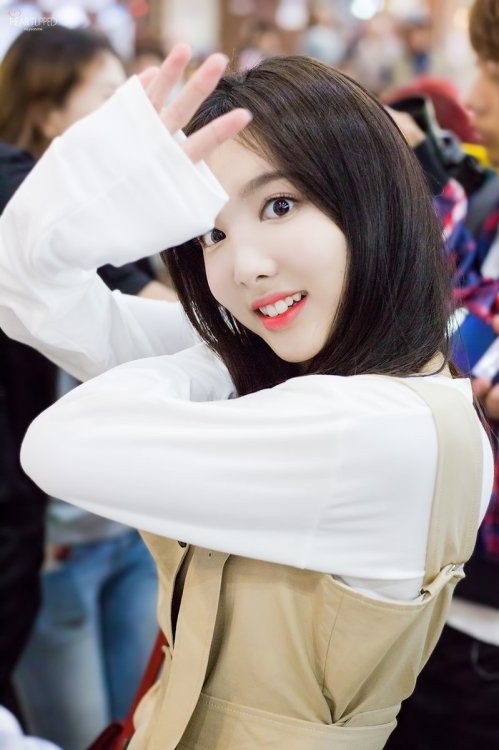 nayeon-fy: © heartlipped | do not edit. (1/2)