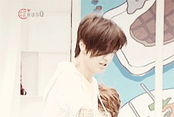 yeowls:  sungyeol failing at pushing woohyun into the water and succeeding with sungjong.
