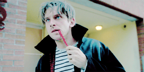 proinsiascassidy:Give me your twizzlers. 