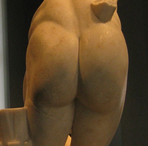 fuckingromans:sherllllock:national gallery, rome: marble butts appreciation#arse gratia artis