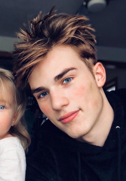 billionairesociety:  keptmuscleboy:One of my actor friends really wants my life and wants to be picked by a daddy. I’ve learned that most daddies like to see their boy’s hair look lighter. Anywhere from light brown Low lights to complete blond himbo.