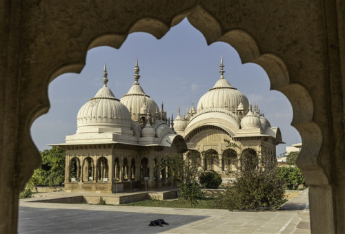 Kusum sarovar, Vrindavana, UP photos by Kevin Standage, more at https://kevinstandagephotography.wor