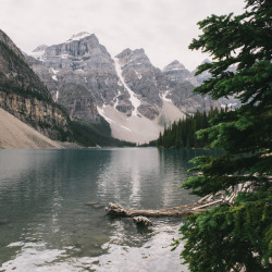 bradyuen:  Moraine Lake, Alberta Canada.