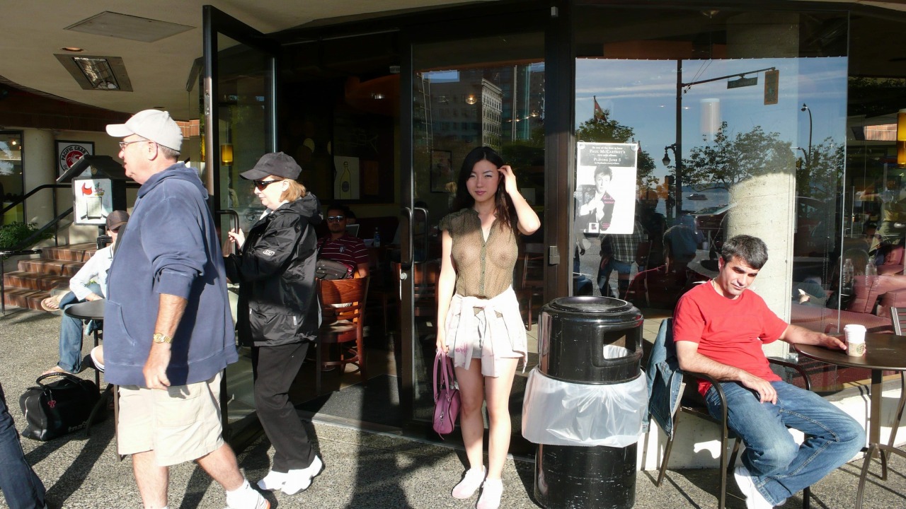 peepys-roadrunner:  Some hotties on the street in some skimpy outfits!