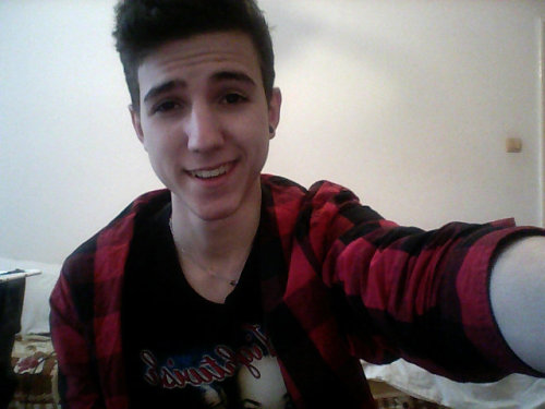 lumberdudecal:Home alone and bored :D 
