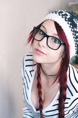 (More Girls Like This On Http://Ift.tt/2Mvksf3) Hipster Glasses Girl