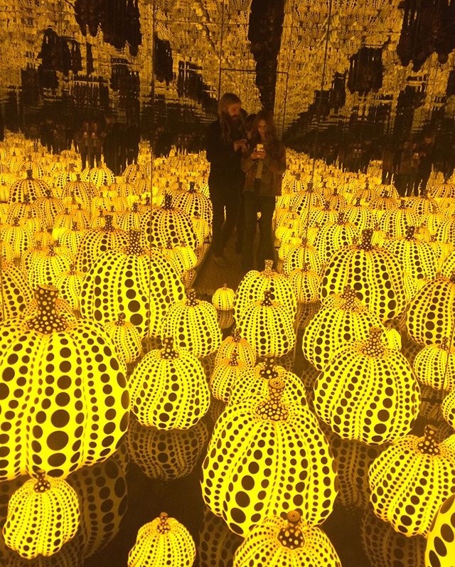 planttbby:  Infinity mirrors.