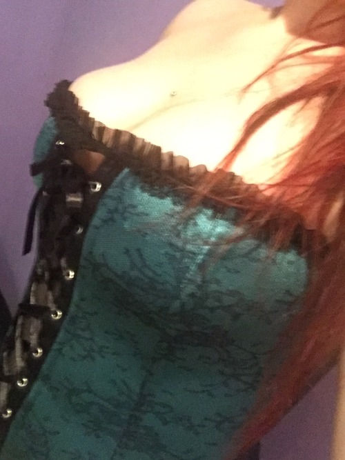 mygingerwhore:  Follow me on tumblr! xoxo, black-rose90  Thanks for the submission!  Good to have a fellow ginger! 😁