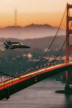 luxuriousimpressions:   Blue Angels over Golden Gate By   Scott Russell     Pair of Blue Angel f-18 Hornets over the Golden Gate Bridge.   