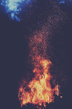 aerienette:  fire on We Heart It. ☽◯☾  