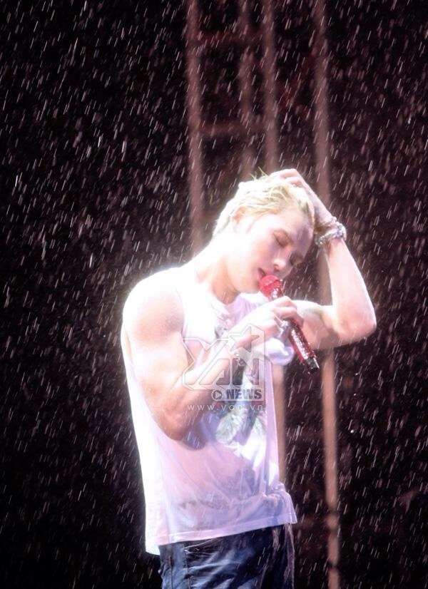 ilovekimjaejoong:  30/8/2014 in vietnam (4) 