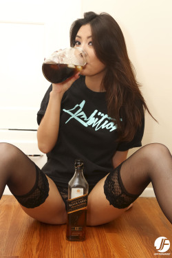 hijefff:  Photo by: Jeff f. Instagram: @YOJEFFF She actually drank my Black Label :( 