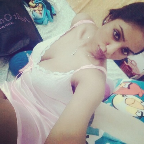 cleavagesaround: Sexy cleavage show #desi #desihot #cleavage #indian #boobs #boobscleavage #downblou