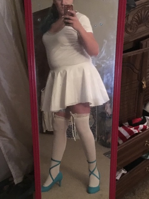 candyredterezii:WIP so far!!I still gotta see the skirt to the shirt, make the sleeves n dye everyth