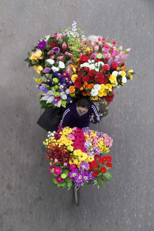 itscolossal:  Aerial Shots of the Bright and Colorful Goods Sold by Street Vendors in Vietnam by Photographer Loes Heerink 