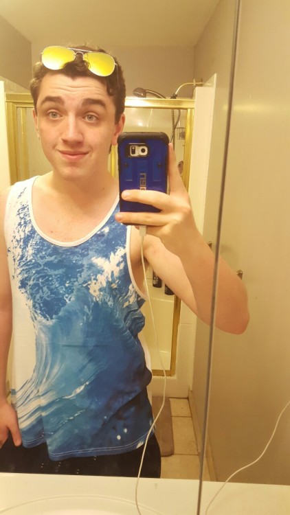 the-gayest-loser: Summer vacay look ✌