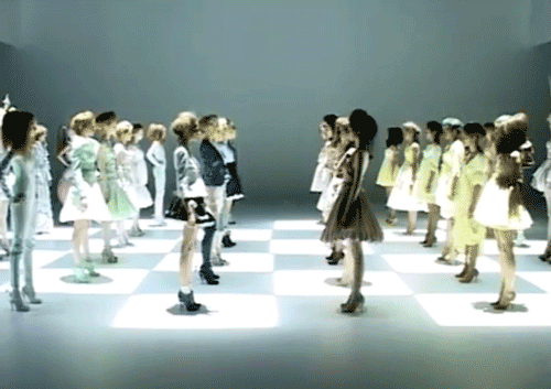 somethingvain:  alexander mcqueen s/s 2005, ‘it’s only a game’
