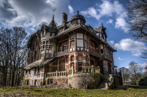 steampunktendencies:  Chateau Nottebohm, municipality of Brecht, province of Antwerp, Belgium “This abandoned home belonged to a Mr. Nottebohm and dates back to the early 20th century. There are postcards which feature this home that were published