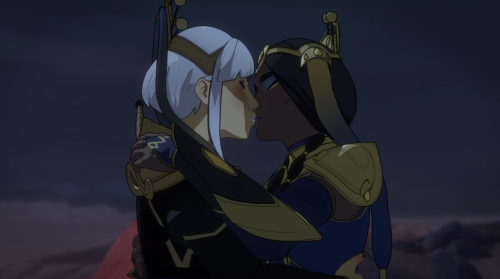 As much as I love the kiss, I actually think my favourite moment between them is the hug here at the