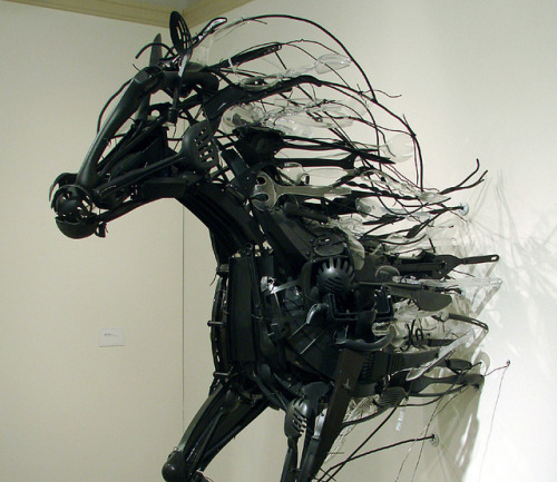 yumfactory:Japanese-born artist Sayaka Ganz creates sculptures out of discarded plastics found in th