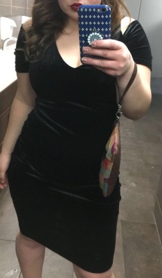 sexystonersara:  Sexy slut in a black dress