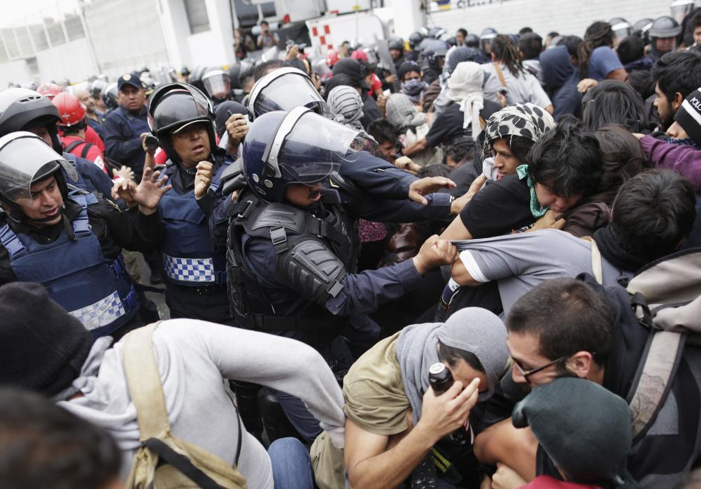 thinksquad:   Mexico City march ends in violence A largely peaceful march by tens