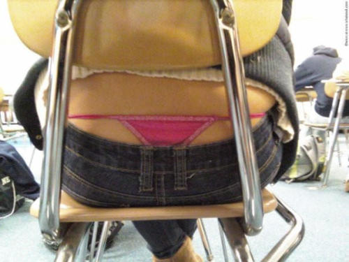 visiblethongbabes4:  Visible thong at school …