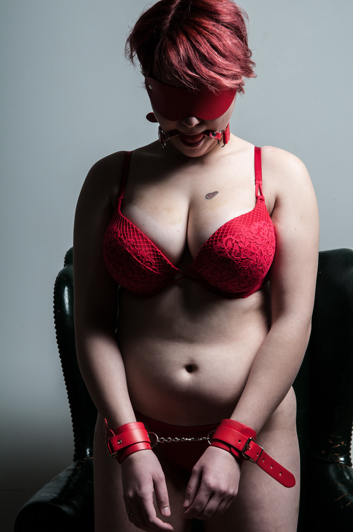 Tie me up…bind me…blindfold me…gag me…use me and fuck me however you please.