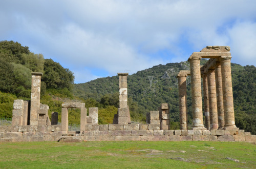 ahencyclopedia:TREASURES OF THE ANCIENT WORLD: The Punic-Roman Temple Of Antas (Sardinia)  NESTLED i