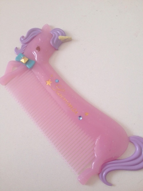 sugar-honey-iced-tea:Sometimes I brush my pink hair with the unicorn comb strawberryskies gave me be