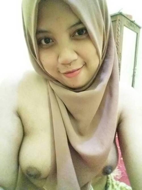 klafterdarknew:  tetek tudung porn pictures