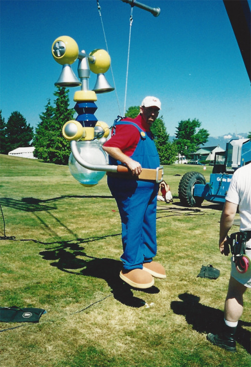 Behind-the-scenes photo from the filming of the North American commercial for Super Mario Sunshine. 
