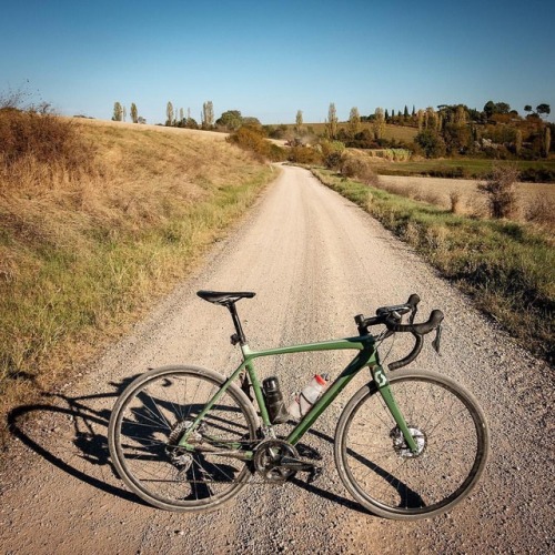 youcantbuyland: Repost from @aswisswithapulse - Hey @bikeonscott Addict Gravel Disc, you upgraded my