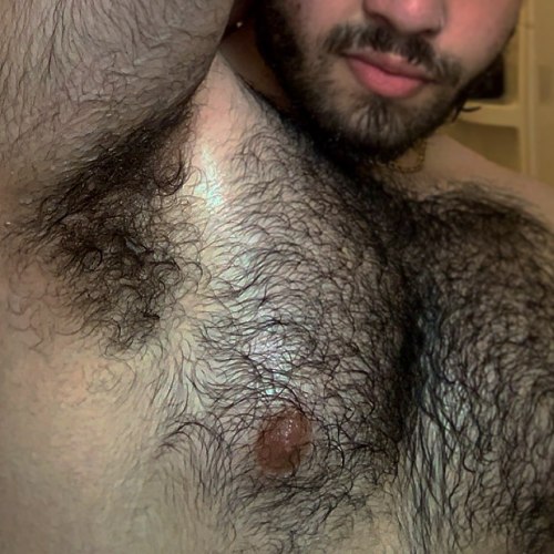 pbleglover7:Looks like a real cute face too. Such pretty lips. He is gorgeous&hellip;.and those 