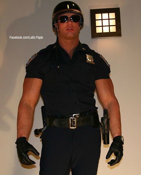 The Master Smiled As He Watched The Muscular Motorcycle Cop Approached His Car. He Couldnt Believe His