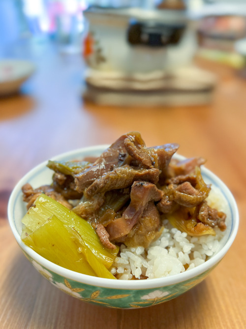 大分県九重への旅　その１１最終日。。。午前中の大掃除で軍鶏丼４杯エネルギーがなくなってしまいました。。。ということで、やまなみ牧場で本場ソフトクリームで小腹を満たすことに。それでも足りないので、湧き水