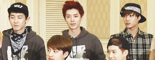 amelloo13:  Reactions when Luhan fails at public speaking..