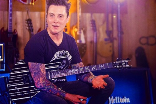 deathbat88: This man needs to get in my bed!   ….with his guitar. His just perf.