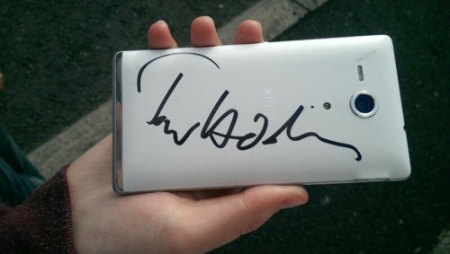 teacuptempestgetunique: TOM HIDDLESTON TOOK AN ACCIDENTAL SELFIE ON MY FRIENDS PHONE SIGNED MY NOTEB