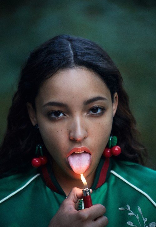 popartprince:  taytiebabe:  blue-narkissos:  phlemuns:  Tinashe by Sean & Seng for Dazed.  loves it   I don’t understand what’s going on here. But I’m not sure, but I think I like it?🤔  🔥