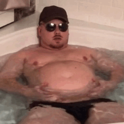 keepembloated:gimmefictiontx:So damn bulky. 💁🏼‍♂️🌭Whoa&hellip;
