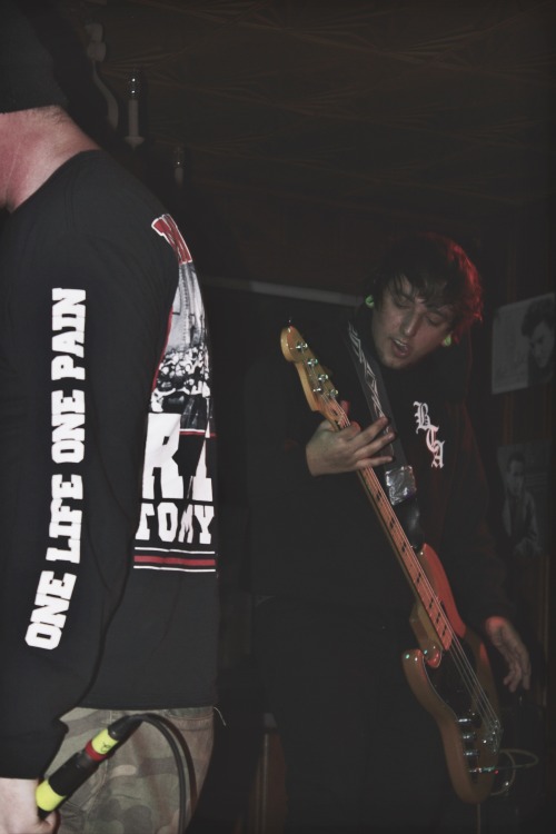 pukingdads:  ratherbealetdown:  Beyond The Aftermath10/4/14Grog And TankardStafford,VA  THE BOYS 