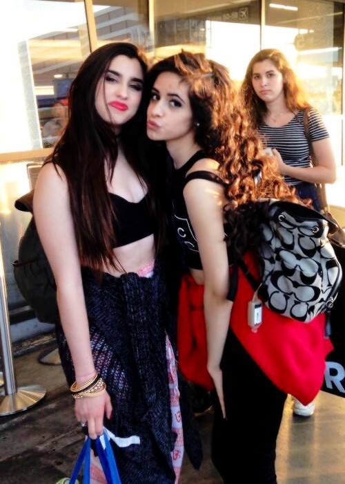 Lauren, why are you so perfect?.I love camz heir.LOL THE GIRL BACK.